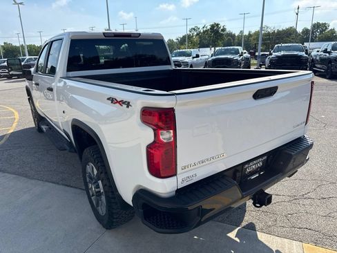 Used 2022 Chevrolet Silverado 2500 Custom w/ Custom Value Package AWD/4WD image 7