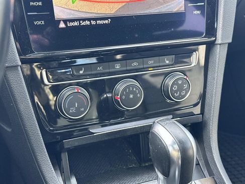 Used 2018 Volkswagen Golf 4-Door image 31