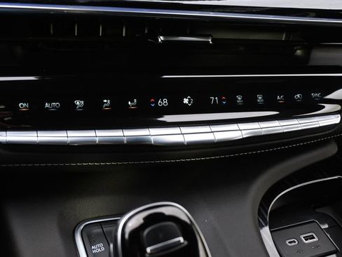 Used 2022 Cadillac Escalade Sport AWD/4WD image 33
