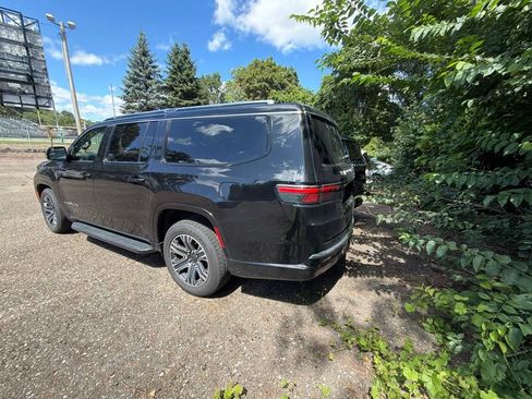 Used 2024 Jeep Wagoneer L Series II w/ Flexible Seating Group AWD/4WD image 6