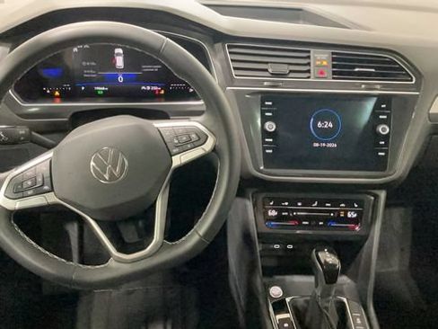Certified 2024 Volkswagen Tiguan SE AWD/4WD image 11