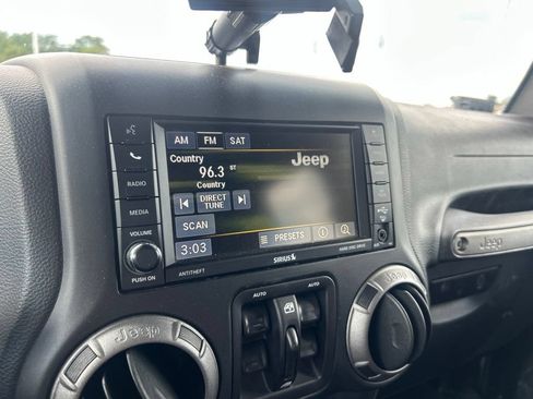 Used 2017 Jeep Wrangler Unlimited Sport AWD/4WD image 12