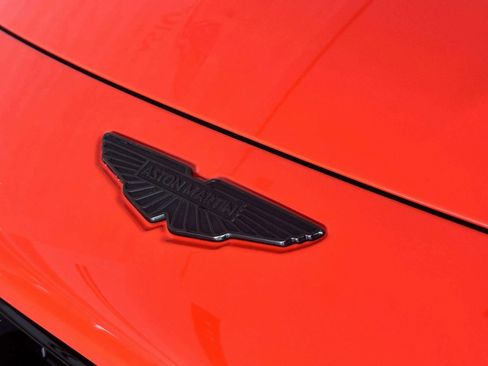 Used 2025 Aston Martin V8 Vantage Coupe image 31