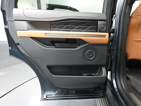 Used 2023 Ford Expedition Platinum image 39