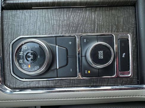 Used 2019 Ford Expedition Limited w/ Equipment Group 301A AWD/4WD image 42