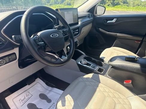Used 2023 Ford Escape SE w/ PHEV Premium Package FWD image 9