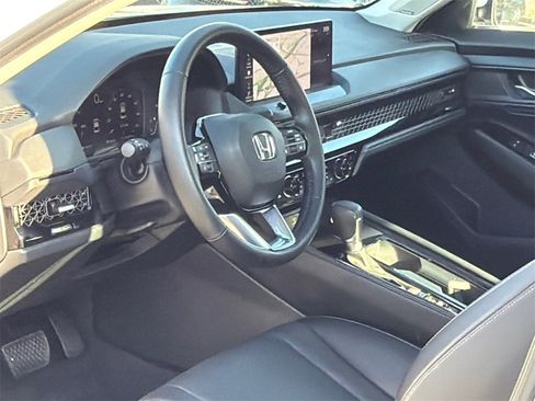 Used 2023 Honda Accord Touring image 12