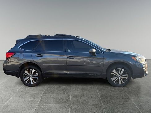 Used 2018 Subaru Outback 2.5i Limited image 7