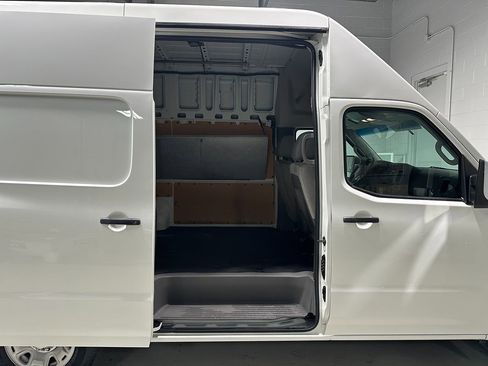 Used 2014 Nissan NV 2500 SV image 11