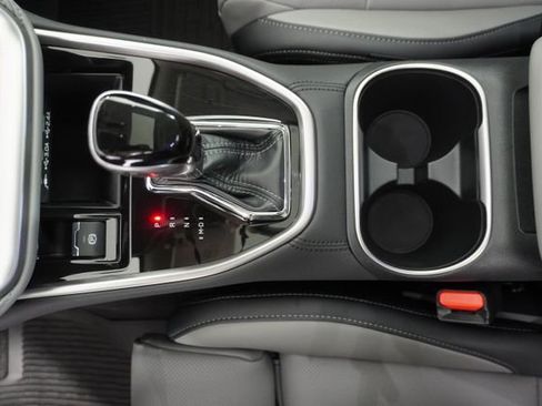 Certified 2025 Subaru Outback Limited image 30