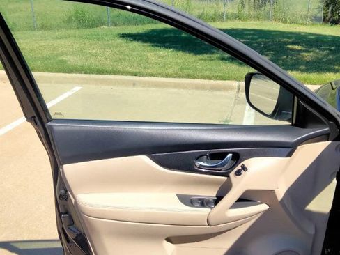 Used 2017 Nissan Rogue S image 9