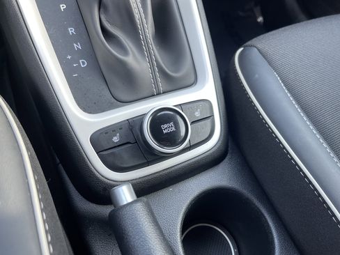 Used 2024 Hyundai Venue Limited image 29