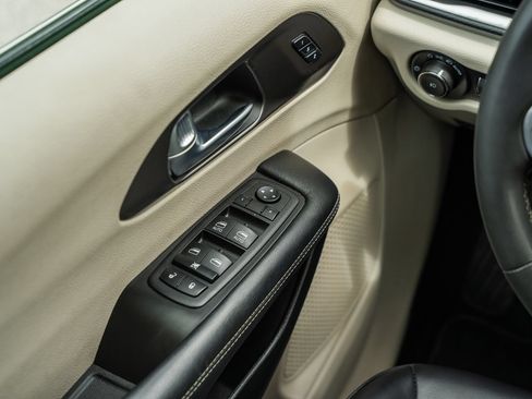 Used 2023 Chrysler Pacifica Touring-L FWD image 34