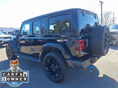 Used 2022 Jeep Wrangler Unlimited Sahara w/ Cold Weather Group image 4