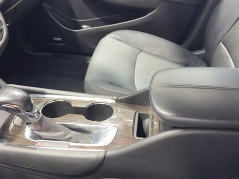 Used 2021 Chevrolet Malibu Premier FWD image 27