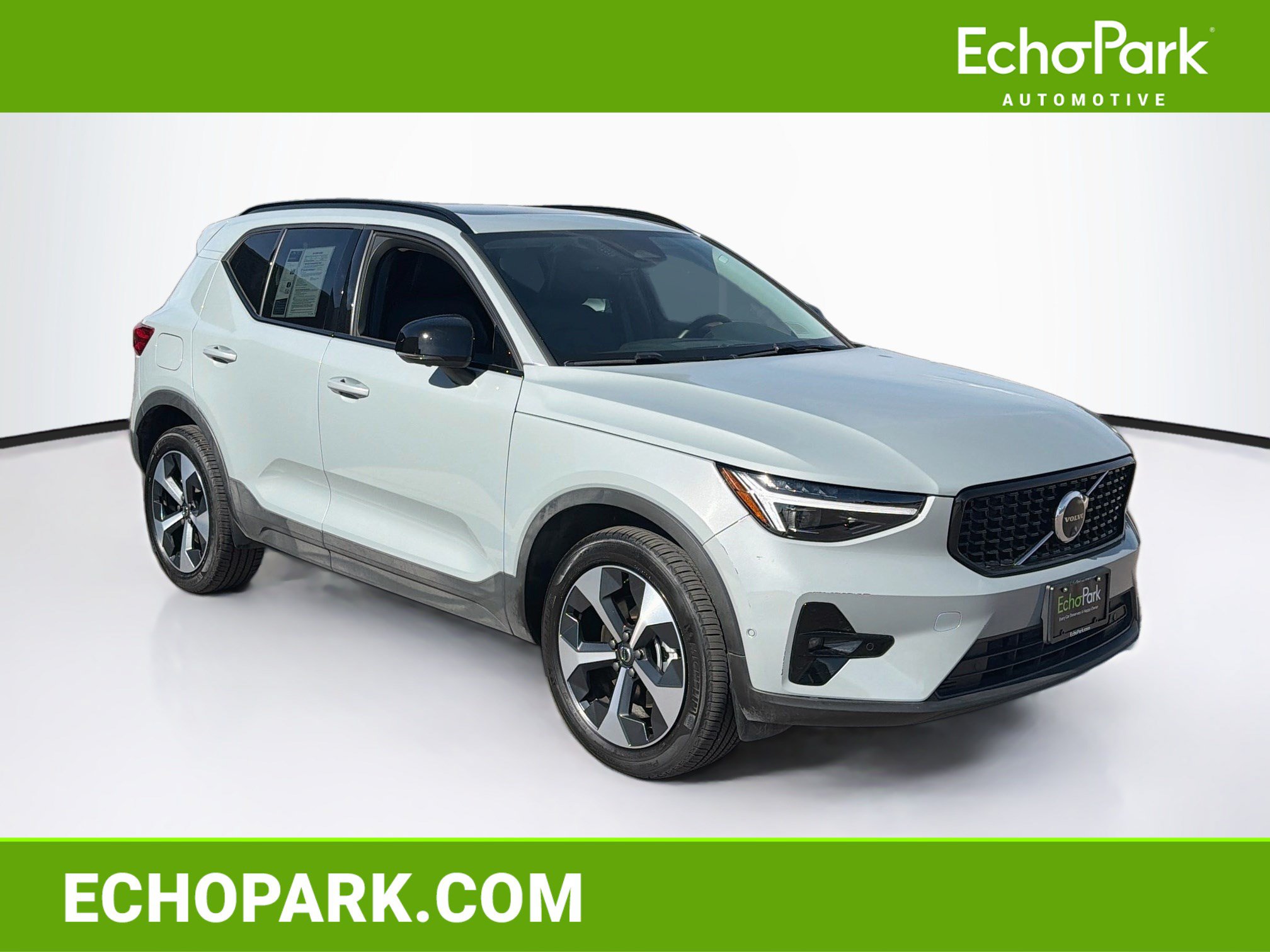 Used 2026 Volvo XC40 B5 Plus AWD/4WD image 1
