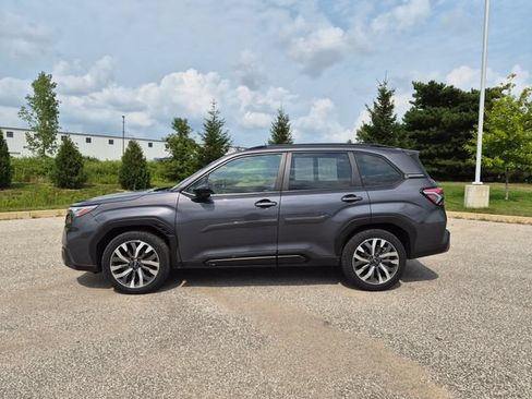 Used 2025 Subaru Forester Touring AWD/4WD image 9