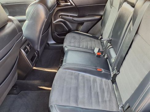 Used 2024 Mitsubishi Outlander SE Black Edition image 11