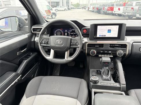 Used 2025 Toyota Tacoma TRD Off-Road AWD/4WD image 21
