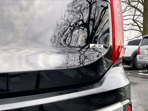 Used 2023 Kia Telluride S w/ S Sunroof Package image 9