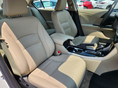 Used 2017 Honda Accord Touring image 15