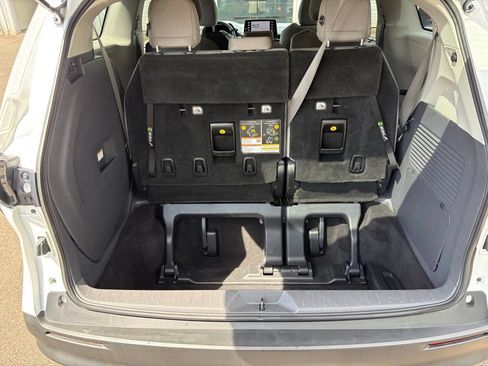 Used 2021 Toyota Sienna LE FWD image 22