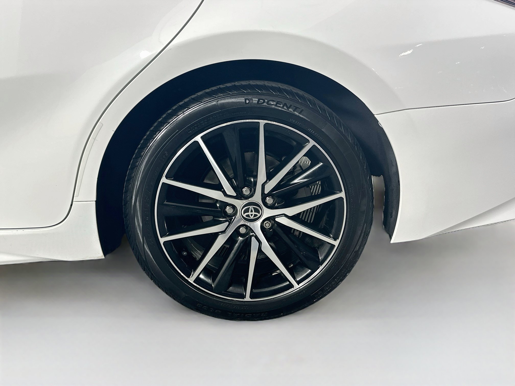 Used 2022 Toyota Camry SE FWD image 11
