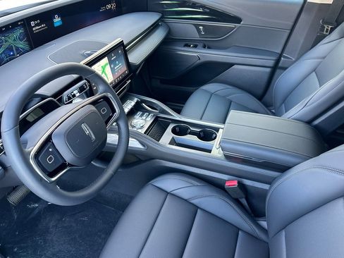 New 2026 Lincoln Nautilus Premier image 9