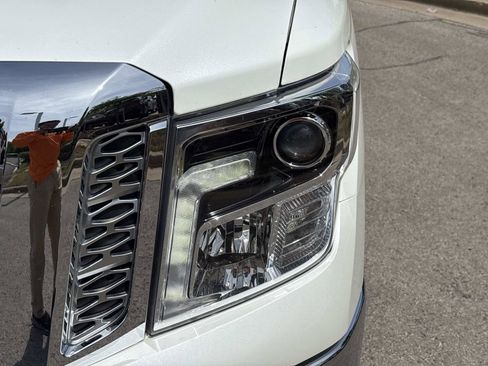 Used 2017 Nissan Titan SL RWD image 12