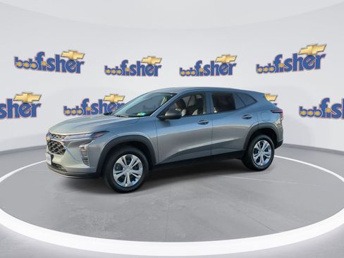 Certified 2024 Chevrolet Trax LS w/ Driver Confidence Package image 4