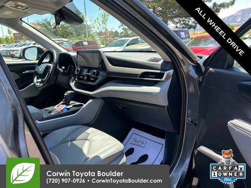 Used 2023 Toyota Highlander XLE AWD/4WD image 11