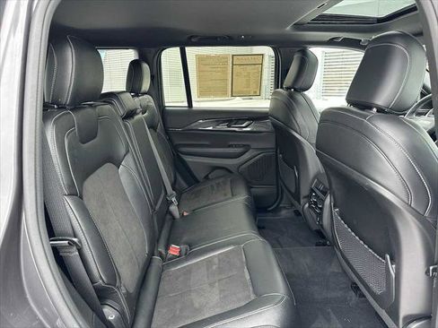 Used 2023 Jeep Grand Cherokee Altitude image 12