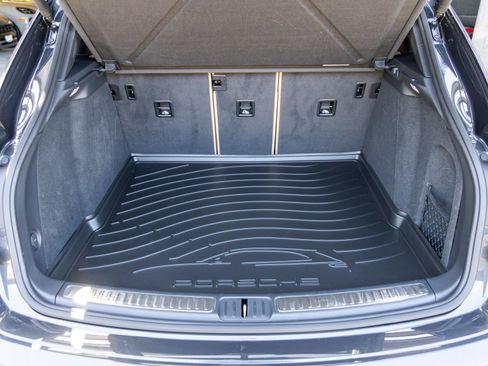 Certified 2023 Porsche Macan AWD/4WD image 54