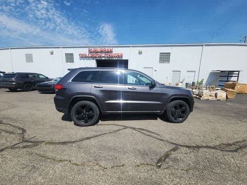 Used 2015 Jeep Grand Cherokee Altitude AWD/4WD image 11