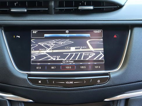 Used 2017 Cadillac XT5 Luxury w/ Driver Awareness Package image 16