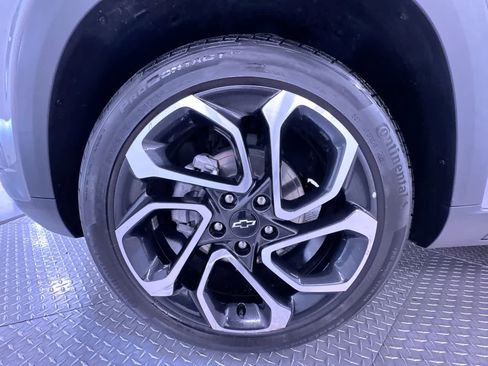 Used 2025 Chevrolet Trax RS w/ Sunroof Package FWD image 10
