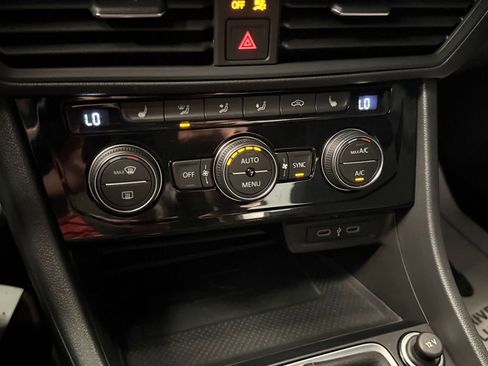 Used 2024 Volkswagen Jetta GLI 40th Anniversary Edition image 15