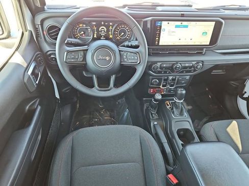 Used 2025 Jeep Wrangler Unlimited Rubicon image 14