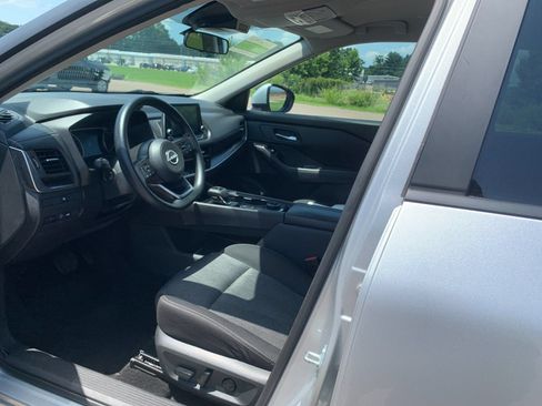 Used 2024 Nissan Rogue SV AWD/4WD image 12