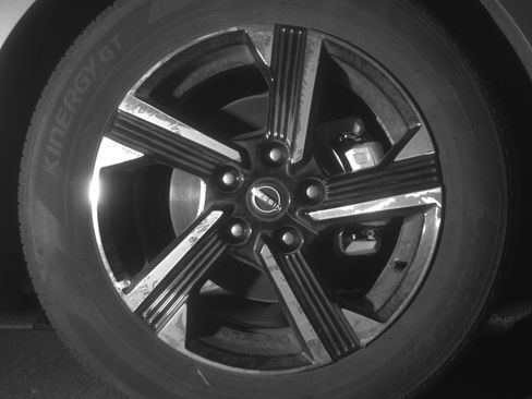 Used 2025 Nissan Sentra SV FWD image 13