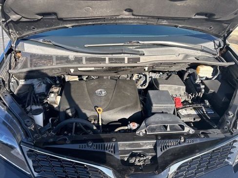Used 2020 Toyota Sienna SE w/ Protection Package image 58