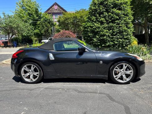 Used 2010 Nissan 370Z Touring w/ Sport Pkg RWD image 8