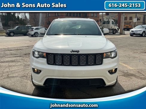 Used 2018 Jeep Grand Cherokee Altitude image 1