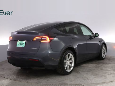 Used 2023 Tesla Model Y Long Range AWD/4WD image 3