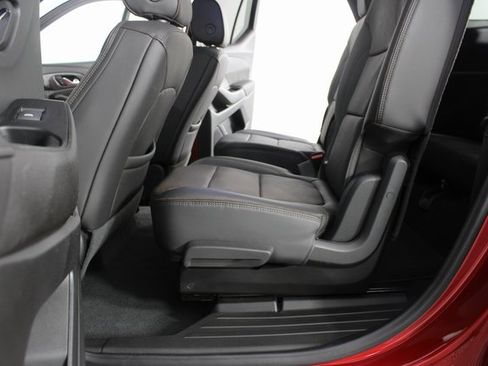 Used 2023 Chevrolet Traverse High Country image 21