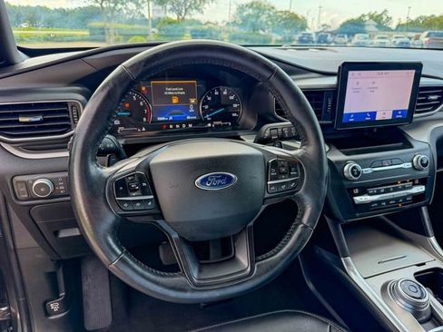 Used 2020 Ford Explorer XLT w/ Equipment Group 202A AWD/4WD image 11
