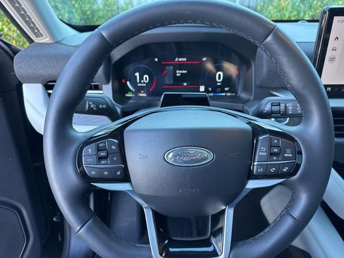 Used 2025 Ford Explorer Platinum w/ Ultimate Package image 30