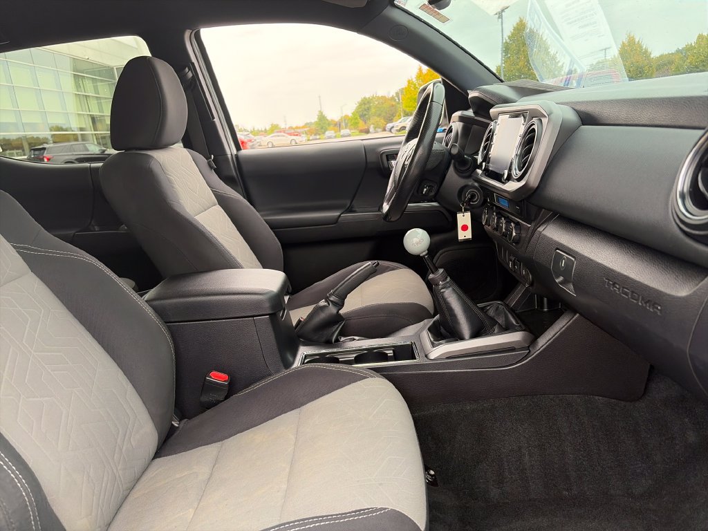 Used 2021 Toyota Tacoma TRD Off-Road AWD/4WD image 13
