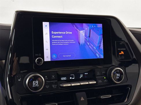 Certified 2023 Toyota Highlander XLE image 25