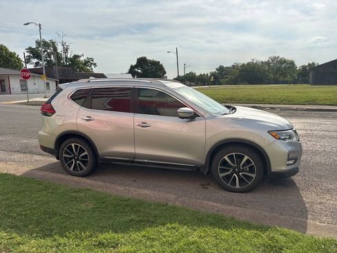 Used 2017 Nissan Rogue SL w/ SL Premium Package FWD image 8
